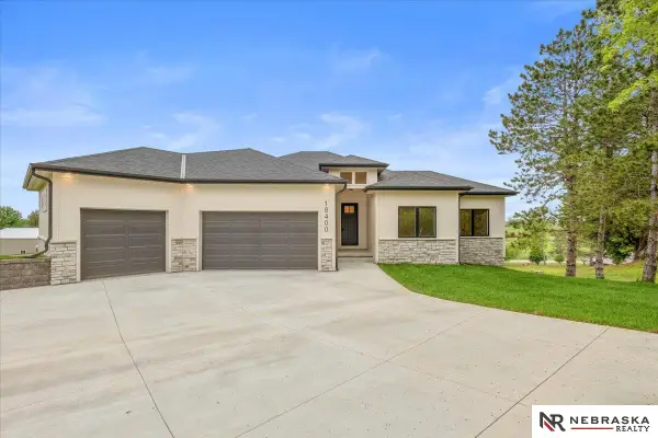 18400 Nicholas Road, Plattsmouth, NE 68048