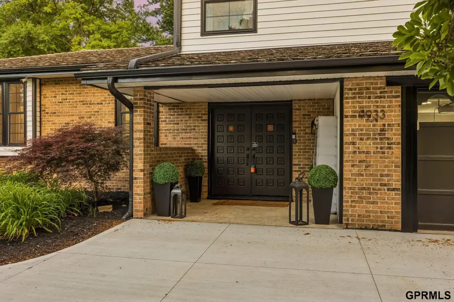 9933 Devonshire Drive, Omaha, NE 68114 - #2
