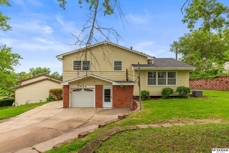 7624 Nebraska Avenue, Omaha, NE 68134 - #2