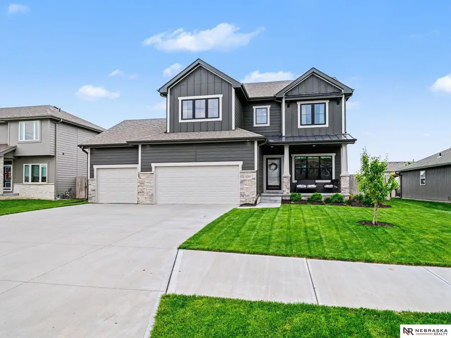 5205 Helwig Avenue, Papillion, NE 68133 - #2