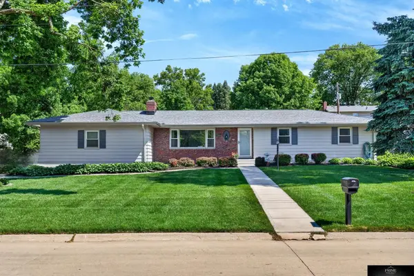 11728 Cedar Street, Omaha, NE 68144