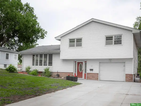 511 N Grandview Avenue, Papillion, NE 68046