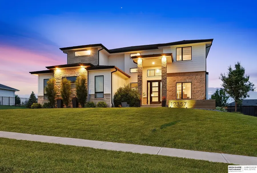12357 Cooper Street, Papillion, NE 68046 - #2