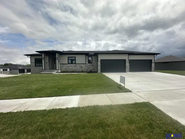 1040 N 109th Street, Lincoln, NE 68527