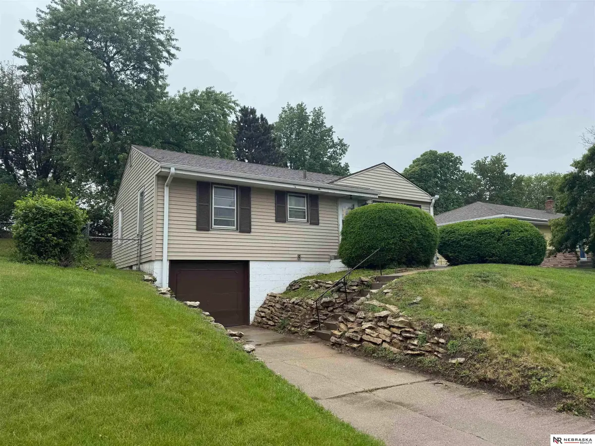 2820 S 76th Avenue, Omaha, NE 68124 - #1