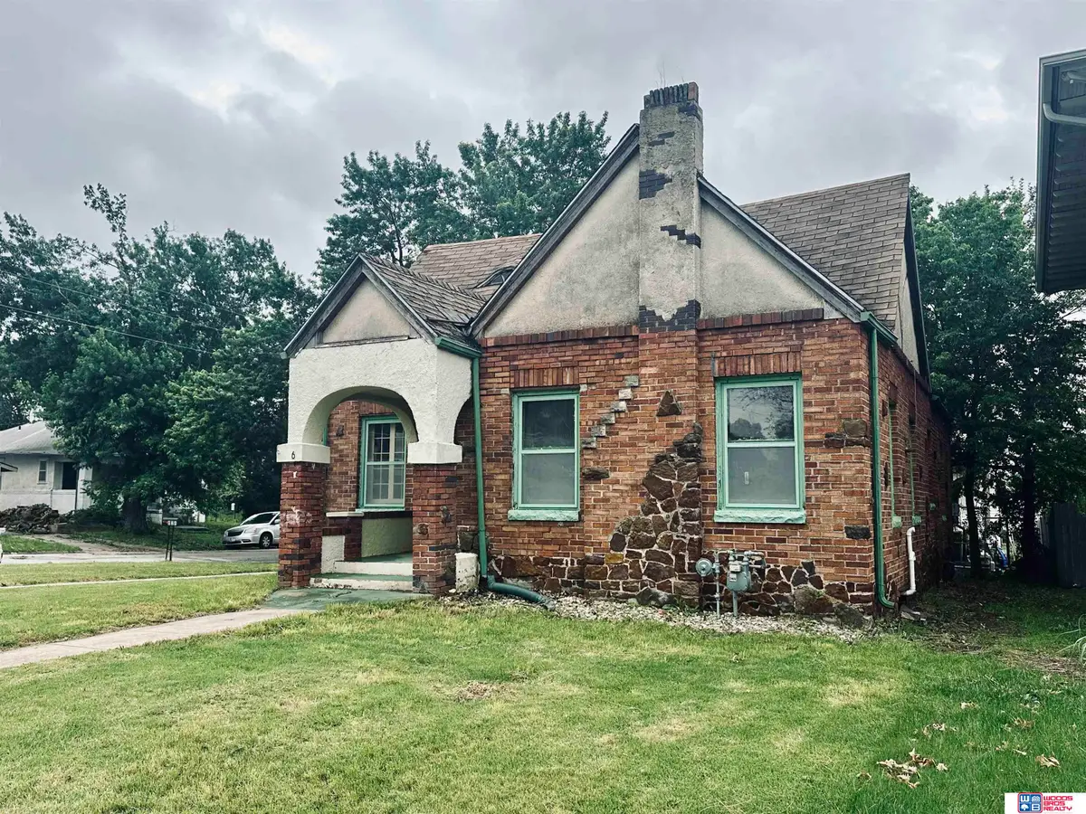 826 5th Street, Fairbury, NE 68352 - #1