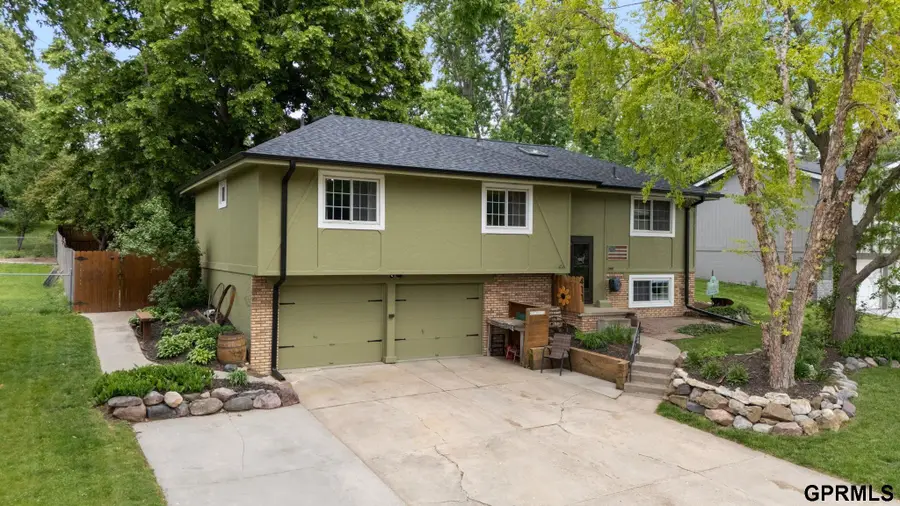 411 Laredo Road, Papillion, NE 68046 - #2
