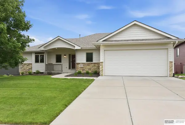 4905 Chennault Street, Papillion, NE 68133