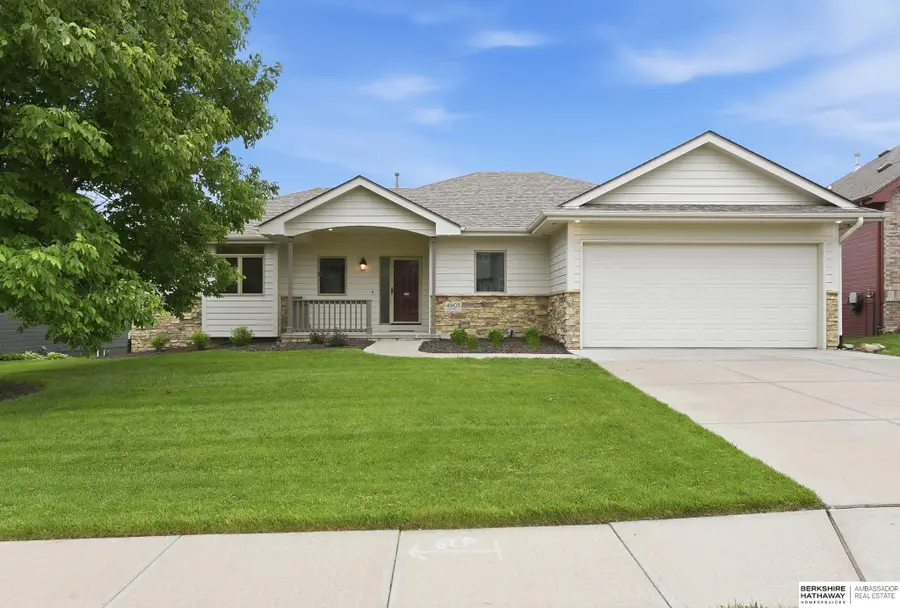 4905 Chennault Street, Papillion, NE 68133 - #2