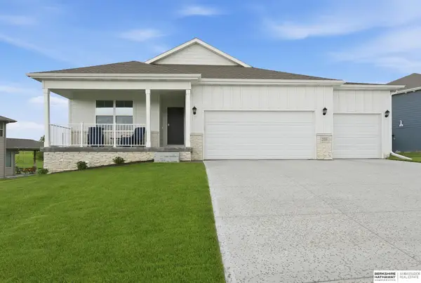 220 N 10th Avenue, Springfield, NE 68059