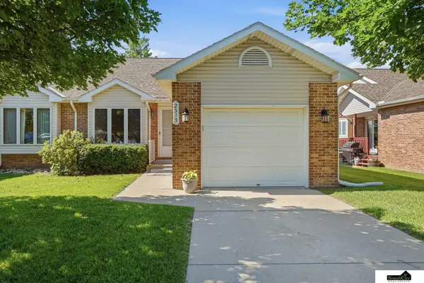 2515 Hollyhock Circle #16, Lincoln, NE 68521