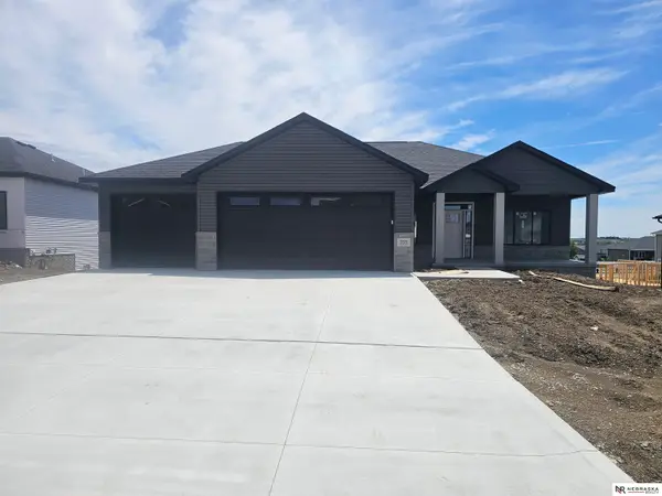 235 Kristi Lane, Hickman, NE 68372