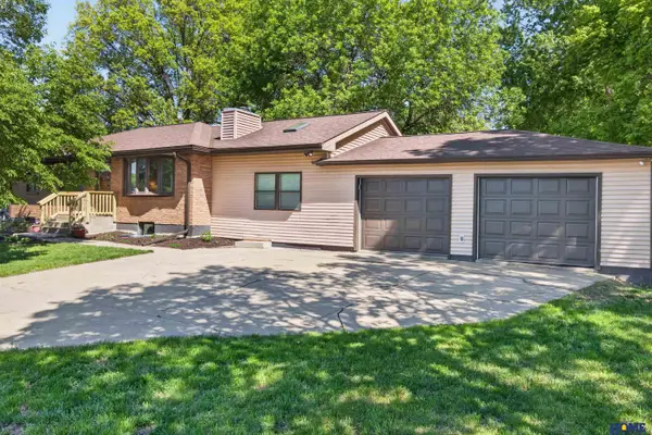 1300 Manatt Street, Lincoln, NE 68521