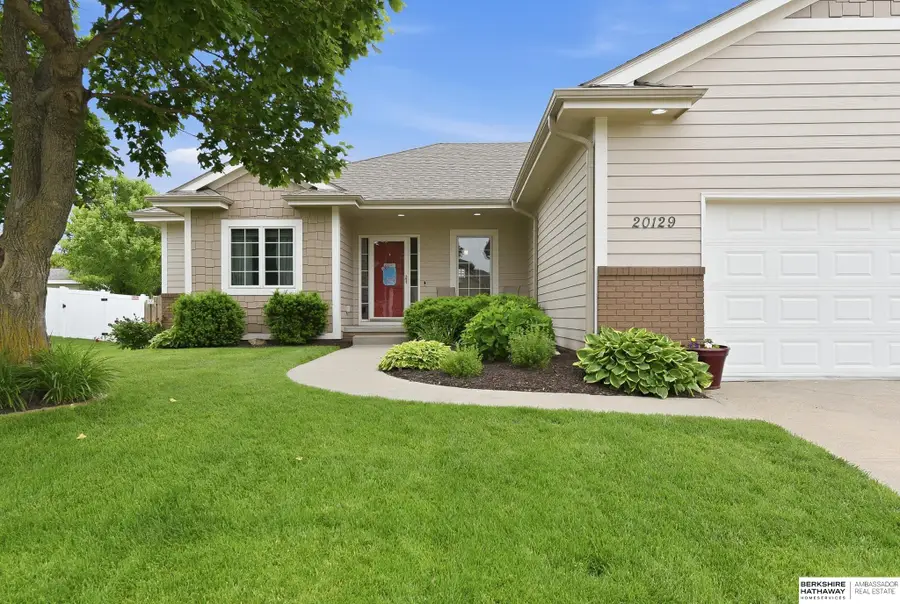 20129 Douglas Street, Elkhorn, NE 68022 - #2