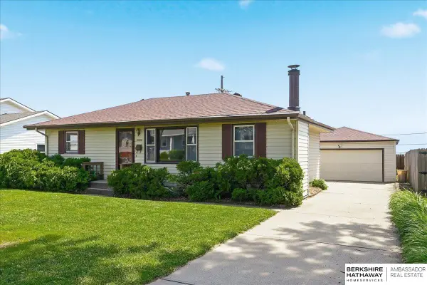 2523 S 123rd Street, Omaha, NE 68144