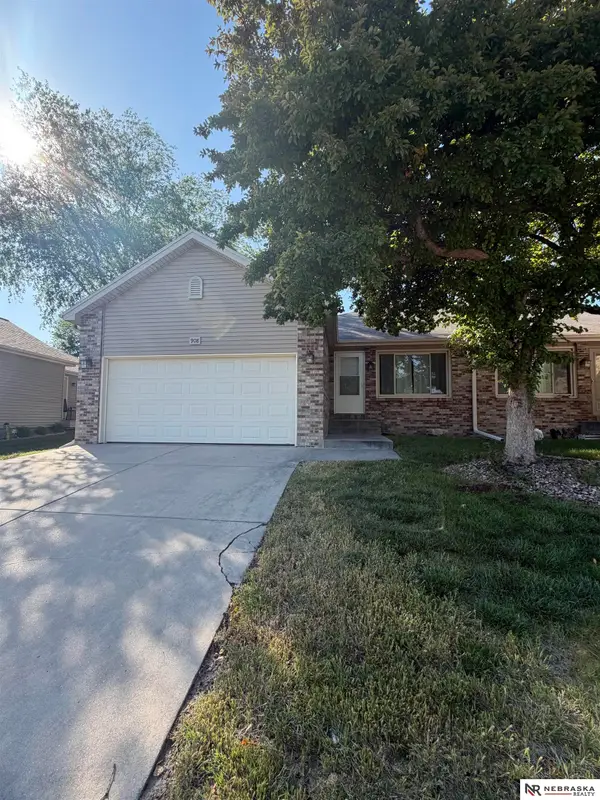 908 Newport Boulevard, Lincoln, NE 68521