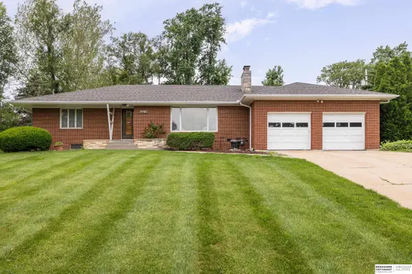 320 N 93rd Street, Omaha, NE 68114