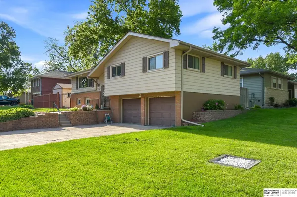 4452 Shady Lane Circle, Omaha, NE 68105
