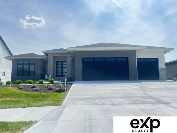 19009 Hackberry Drive, Gretna, NE 68028