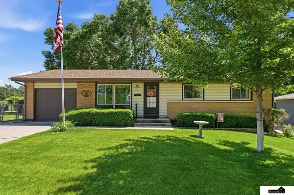 8341 S Cherrywood Drive, Lincoln, NE 68510