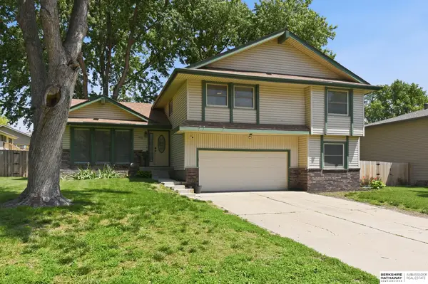 912 Claudine Avenue, Papillion, NE 68046