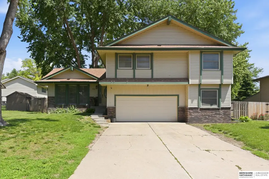 912 Claudine Avenue, Papillion, NE 68046 - #2