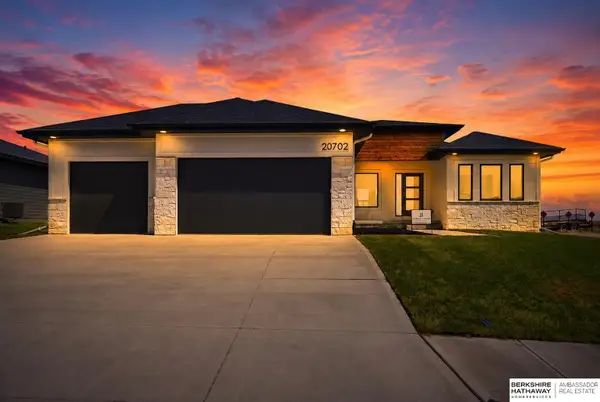 20702 Vernon Avenue, Elkhorn, NE 68022