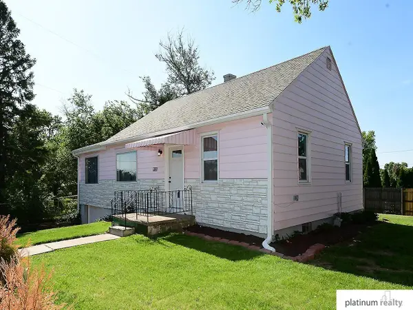 9635 Maple Street, Omaha, NE 68134