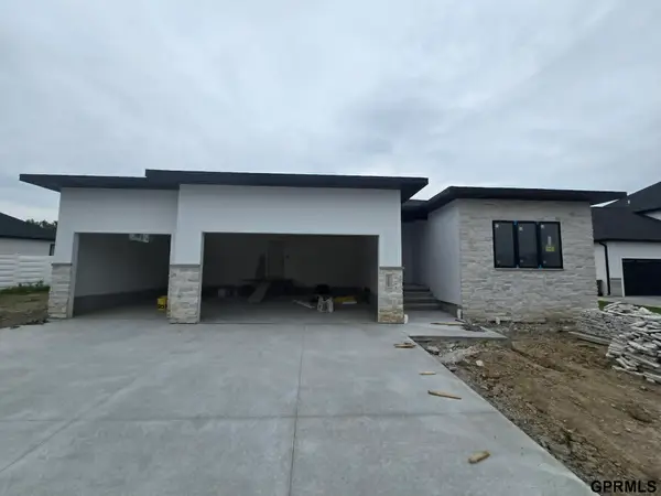 9160 Hillcrest Trail, Lincoln, NE 68510