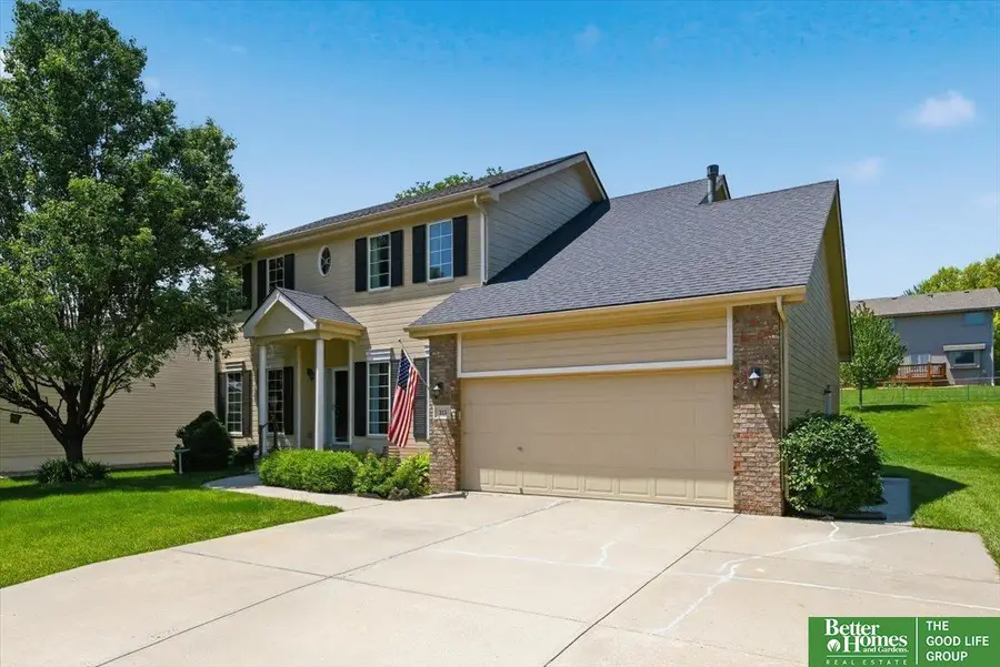 212 Castle Pine Drive, Papillion, NE 68133 - #2