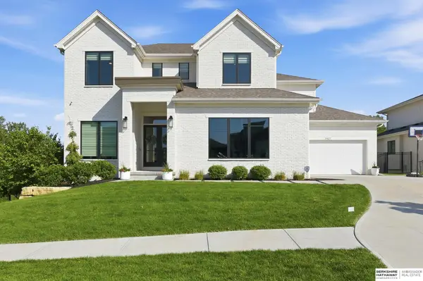 21407 B Street, Omaha, NE 68022