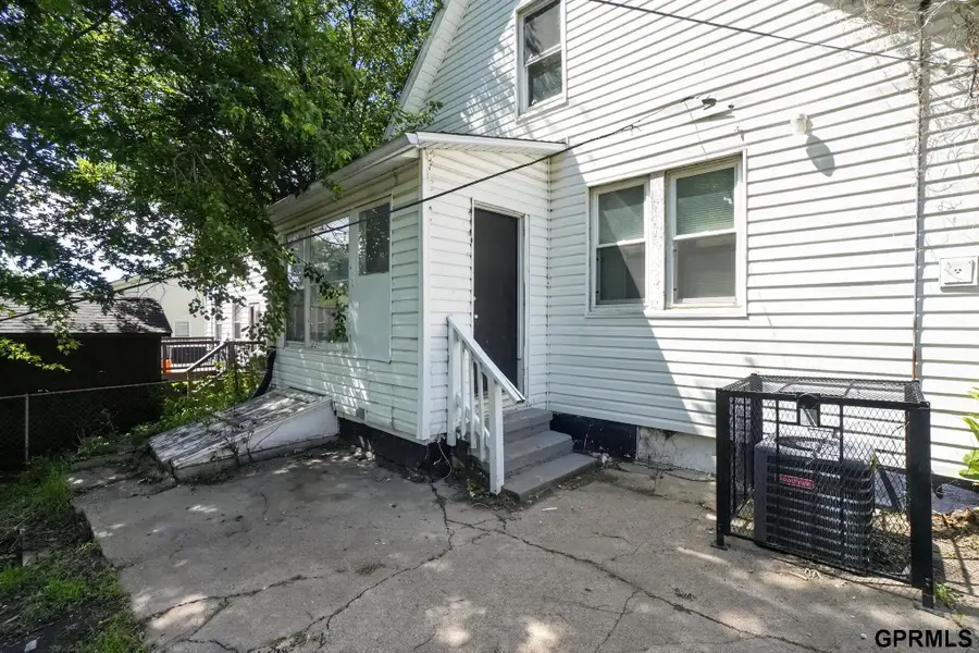 6621 Pinkney Street, Omaha, NE 68104 - #2