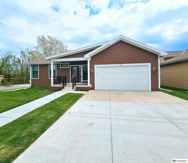 2125 N 25 Street, Omaha, NE 68111