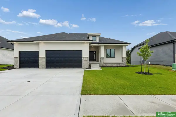 12383 Windsor Drive, Papillion, NE 68046