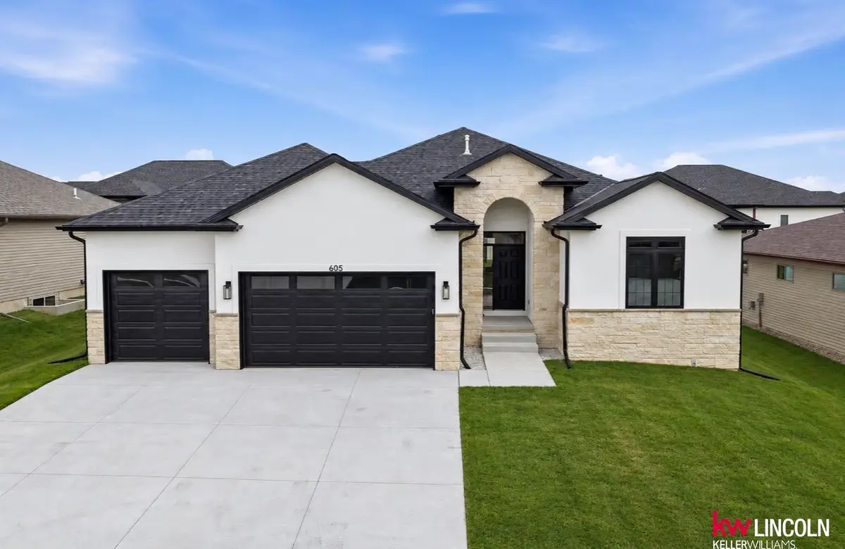 605 N 108 Street, Lincoln, NE 68527 - #1