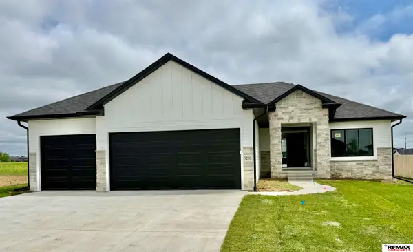 9230 Castle Pine Drive, Lincoln, NE 68516