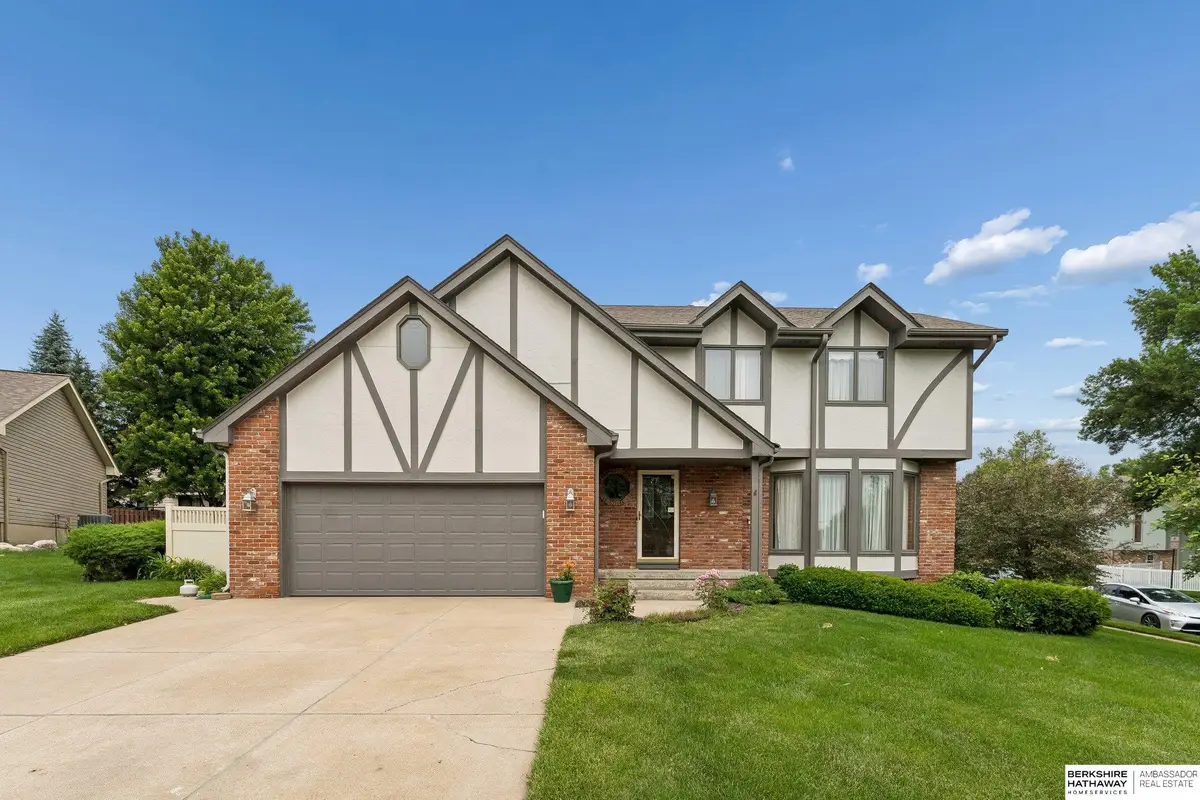 603 Dearborn Circle, Papillion, NE 68046 - #1