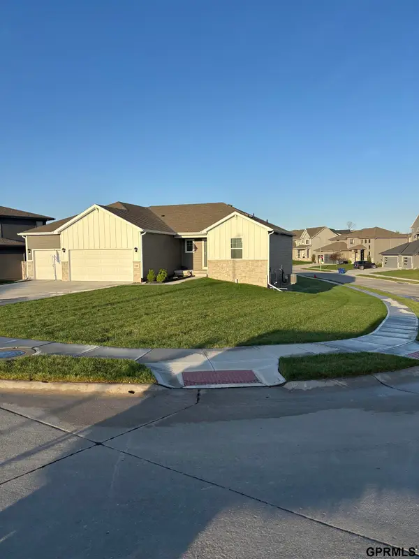 680 N 11th Circle, Springfield, NE 68059