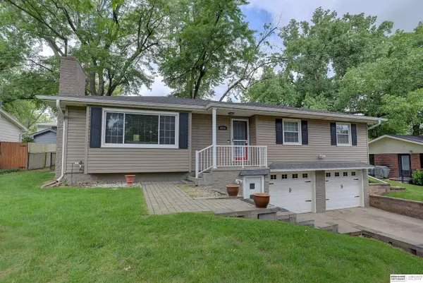 2216 S 110th Street, Omaha, NE 68144