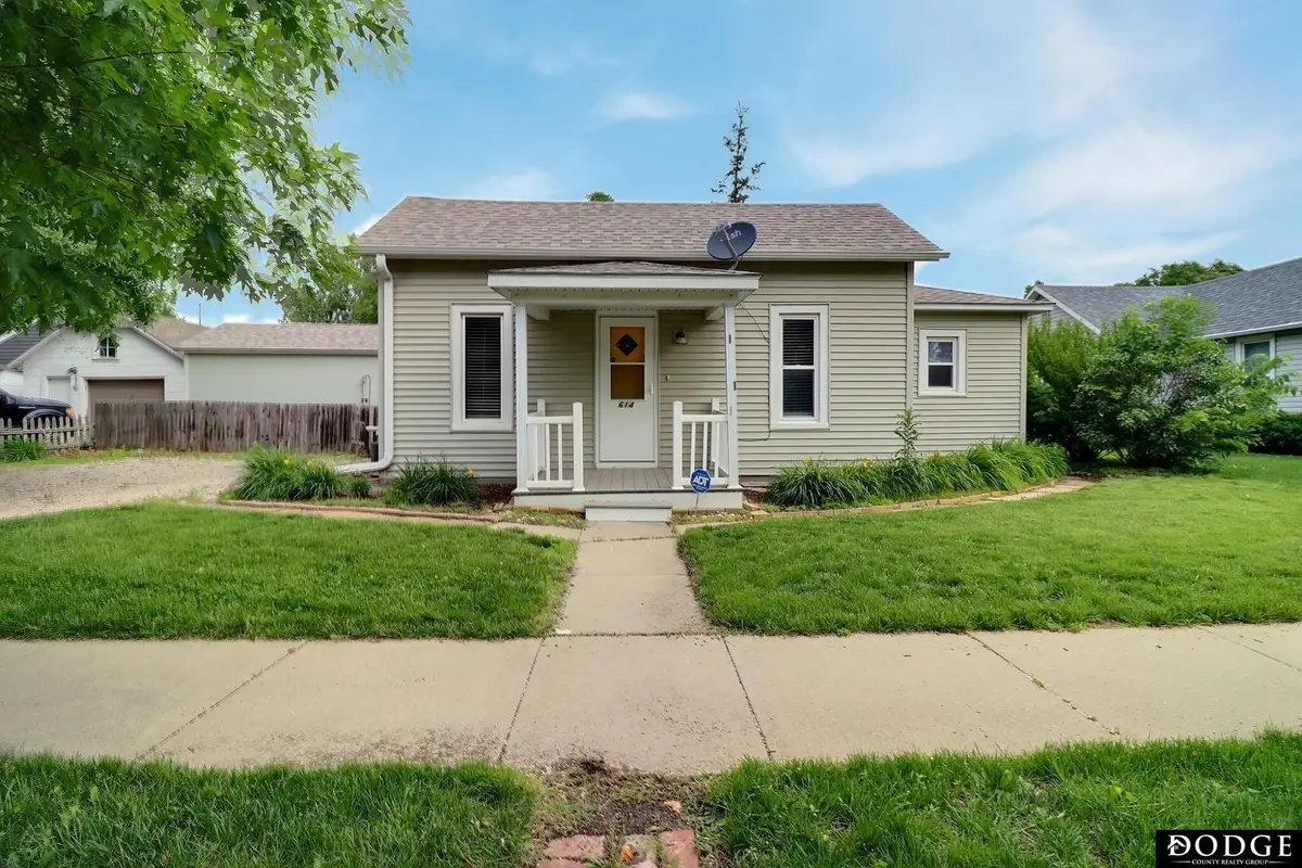 614 E Linden Avenue, Fremont, NE 68025 - #1