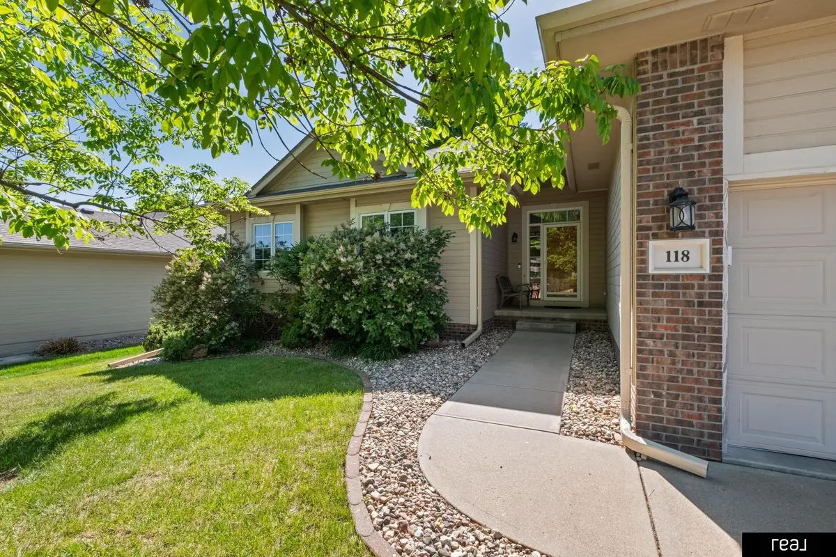 118 Castle Pine Drive, Papillion, NE 68133 - #1