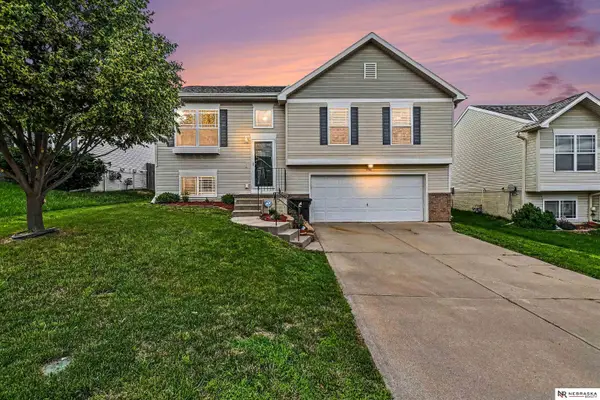 8842 Quest Street, Omaha, NE 68122