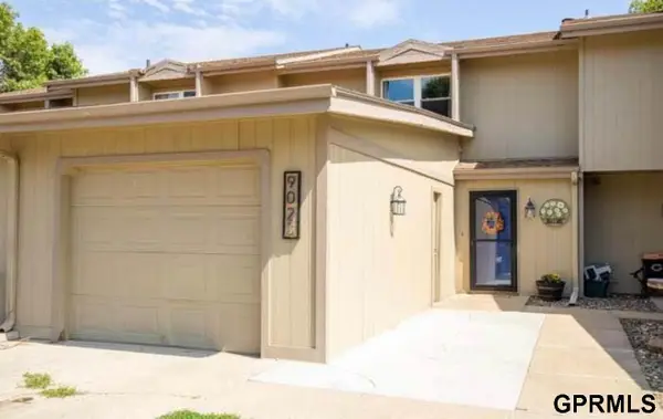 9023 Gary Circle, Omaha, NE 68138