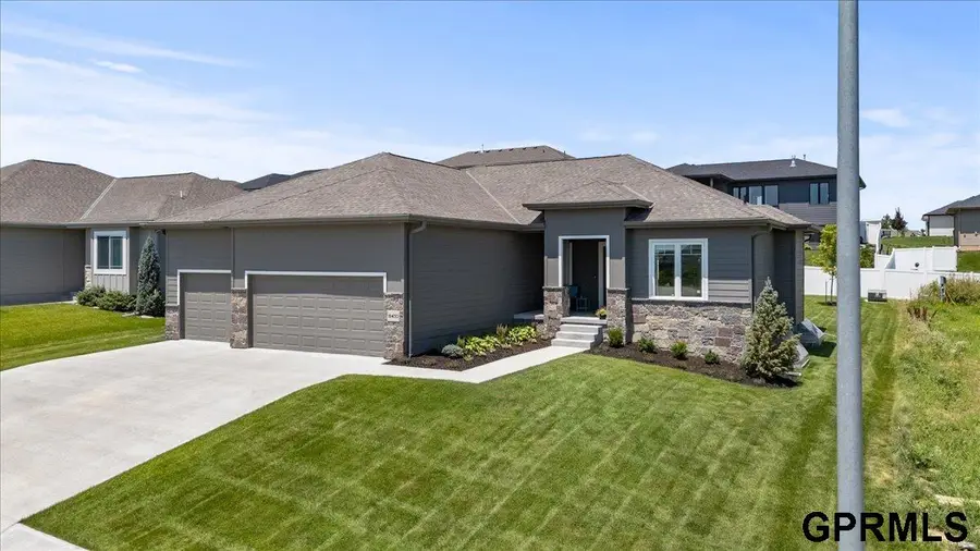 18450 Greenleaf Street, Omaha, NE 68136 - #2