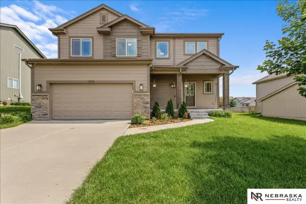 17825 Camden Avenue, Omaha, NE 68116