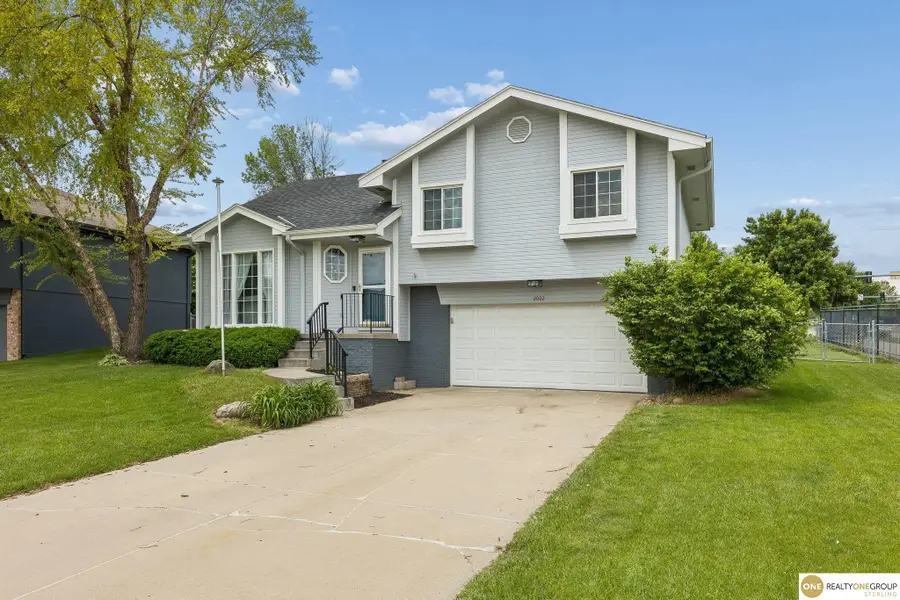 2002 Queen Drive, Papillion, NE 68046 - #2