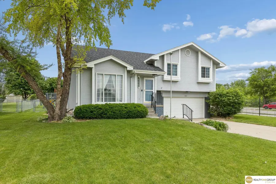 2002 Queen Drive, Papillion, NE 68046 - #3