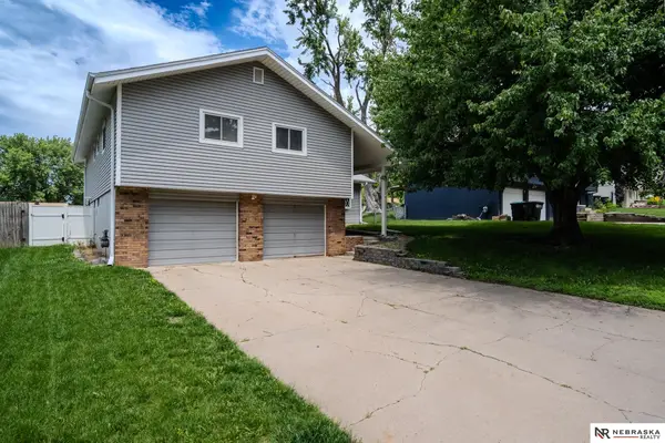 13832 W Circle, Omaha, NE 68137