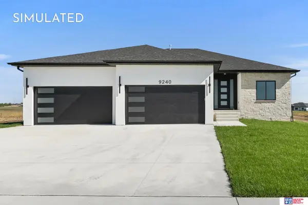 9221 Castle Pine Drive, Lincoln, NE 68516