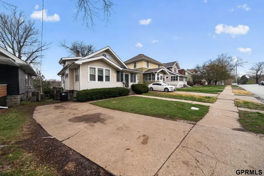 2818 S 34th Street, Omaha, NE 68105 - #2